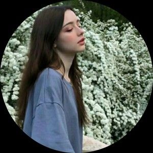 Meet your Posher, Júlia